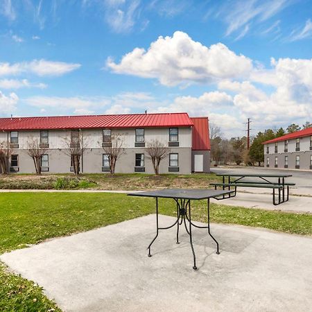 Red Roof Inn & Suites Newport News Exteriör bild