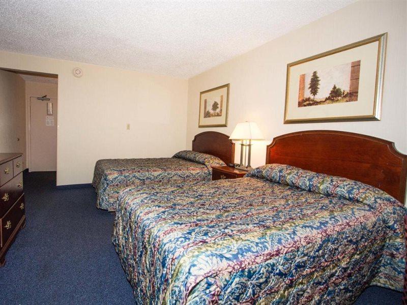Red Roof Inn & Suites Newport News Exteriör bild