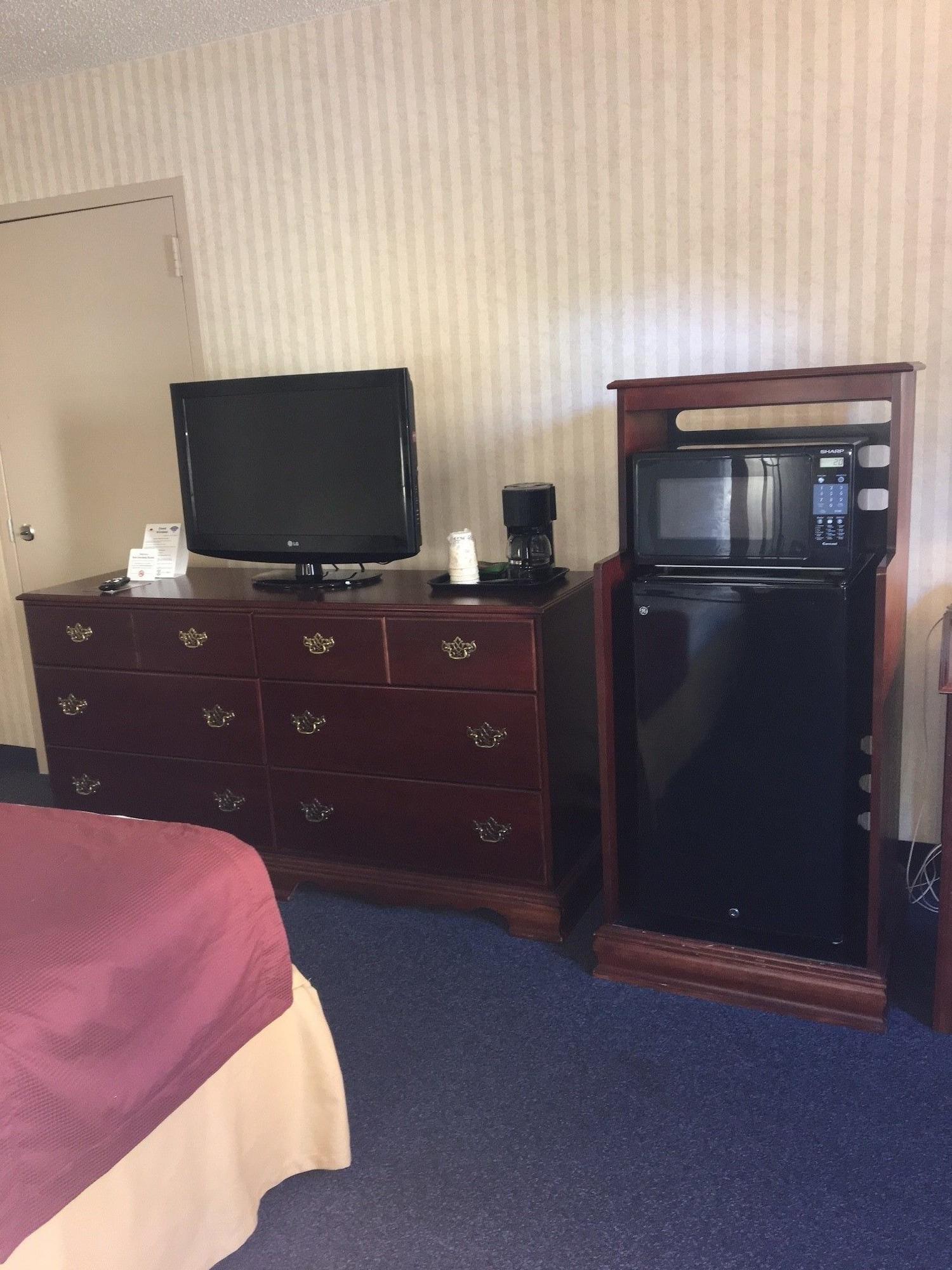 Red Roof Inn & Suites Newport News Exteriör bild