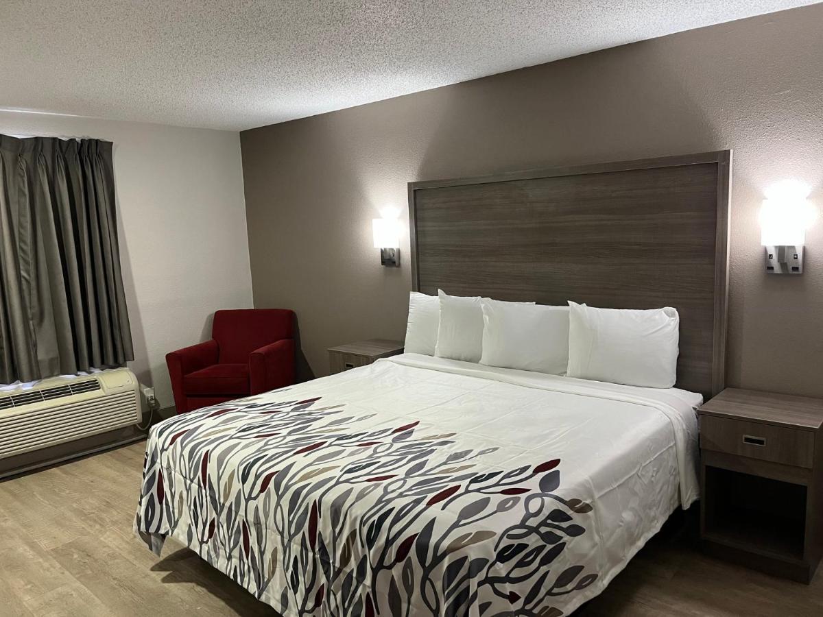 Red Roof Inn & Suites Newport News Exteriör bild