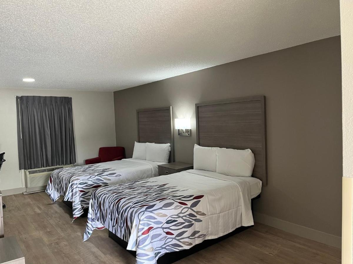 Red Roof Inn & Suites Newport News Exteriör bild