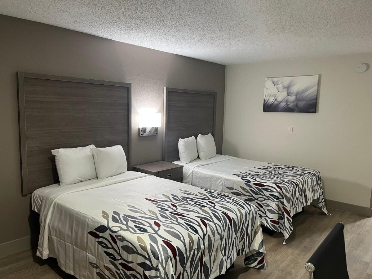 Red Roof Inn & Suites Newport News Exteriör bild