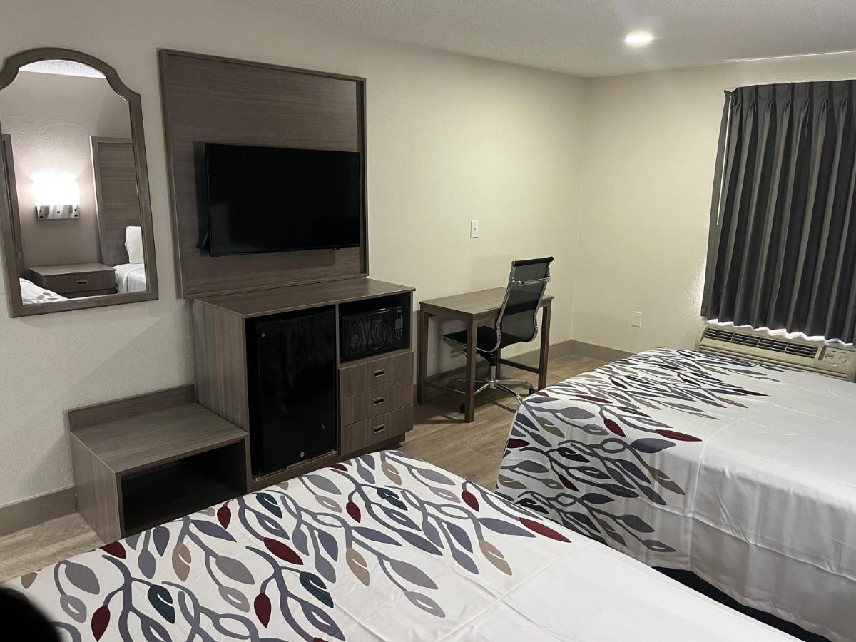 Red Roof Inn & Suites Newport News Exteriör bild