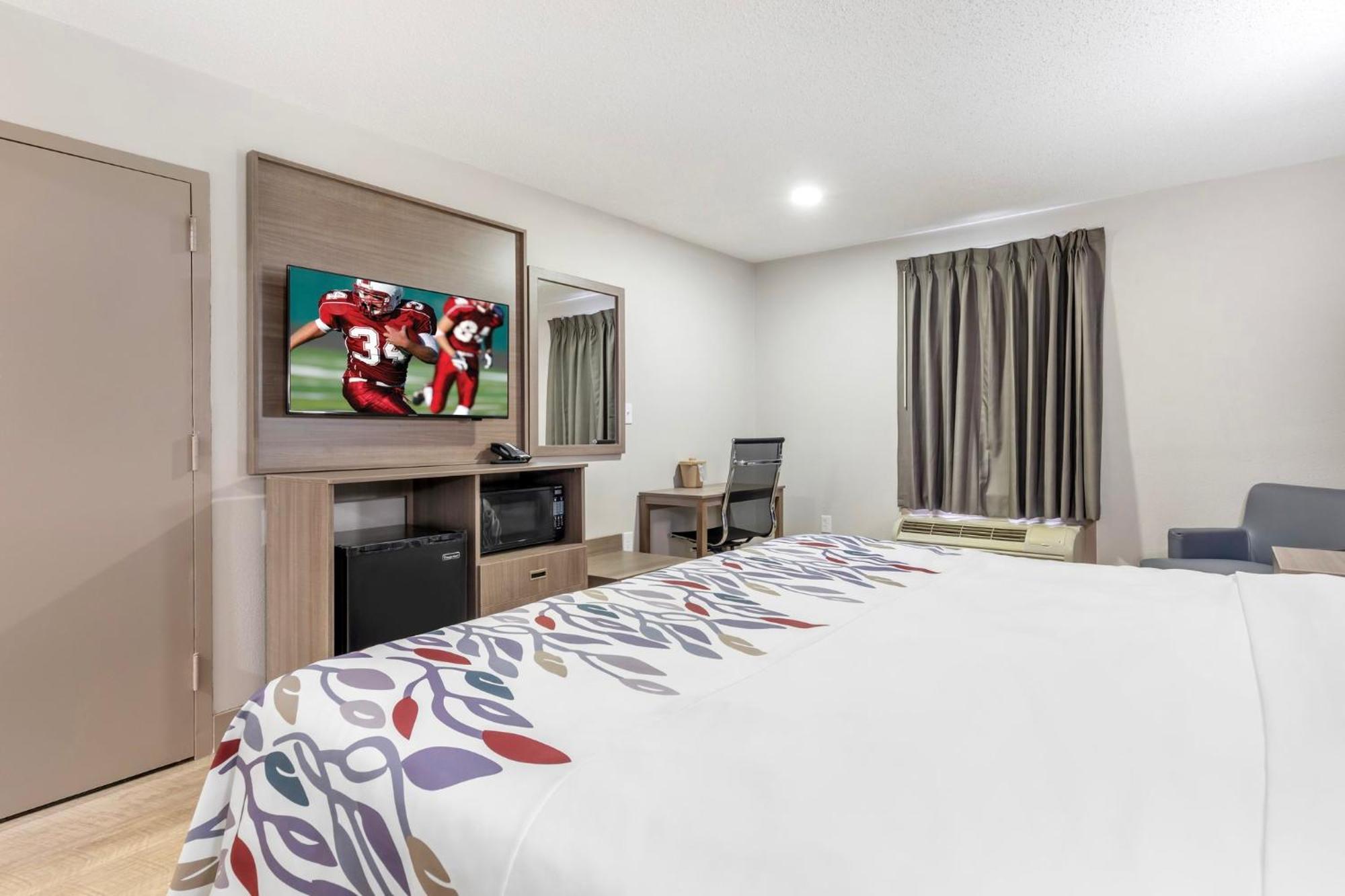 Red Roof Inn & Suites Newport News Exteriör bild