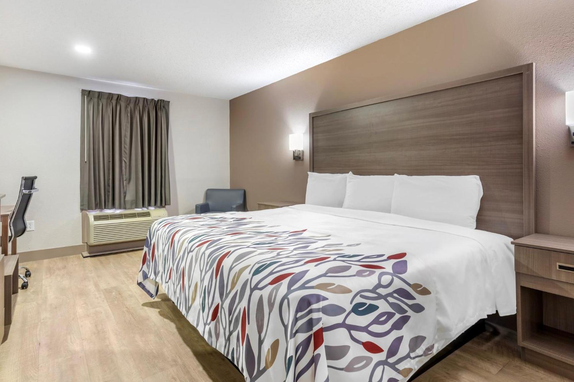 Red Roof Inn & Suites Newport News Exteriör bild