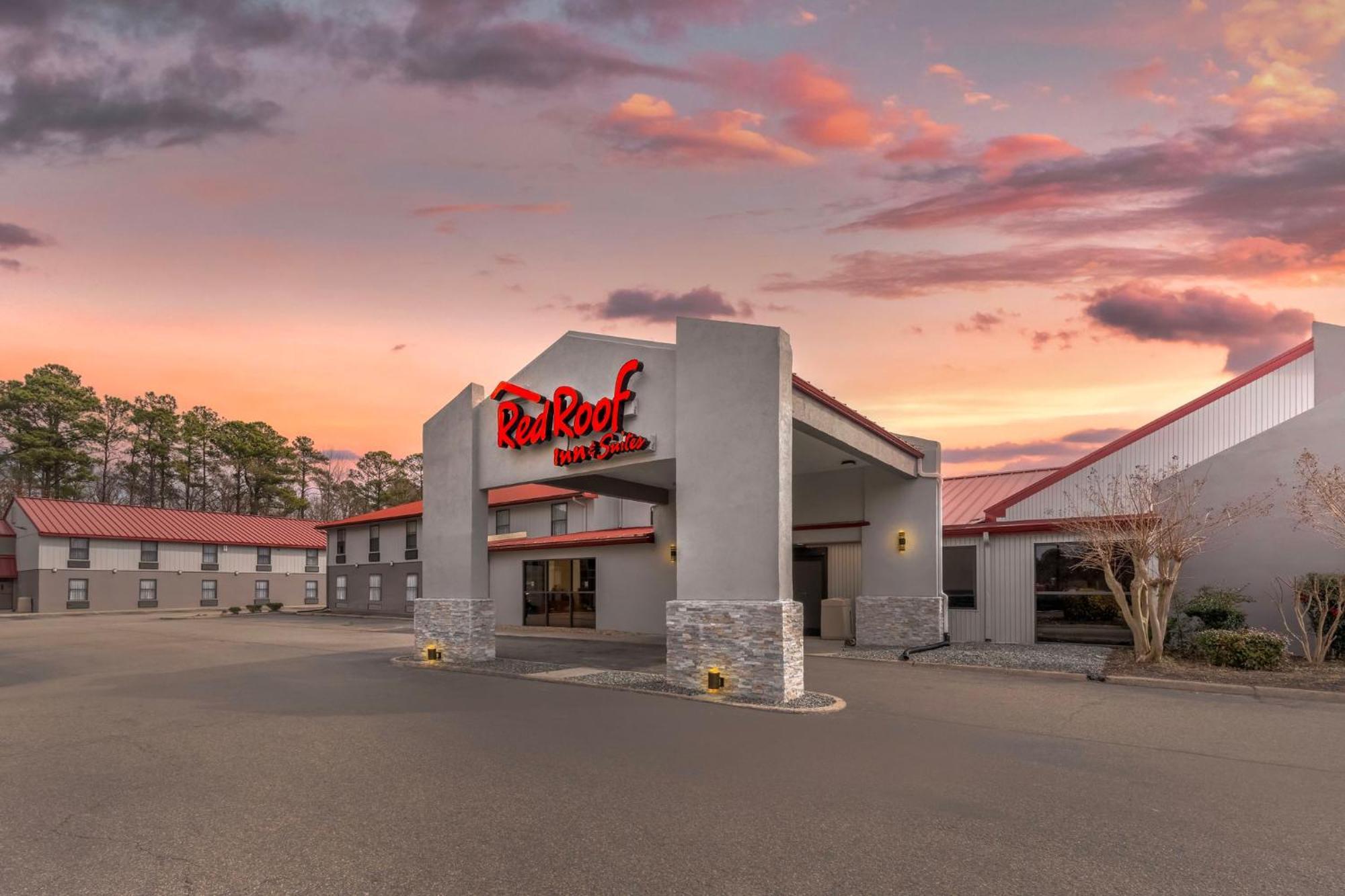 Red Roof Inn & Suites Newport News Exteriör bild