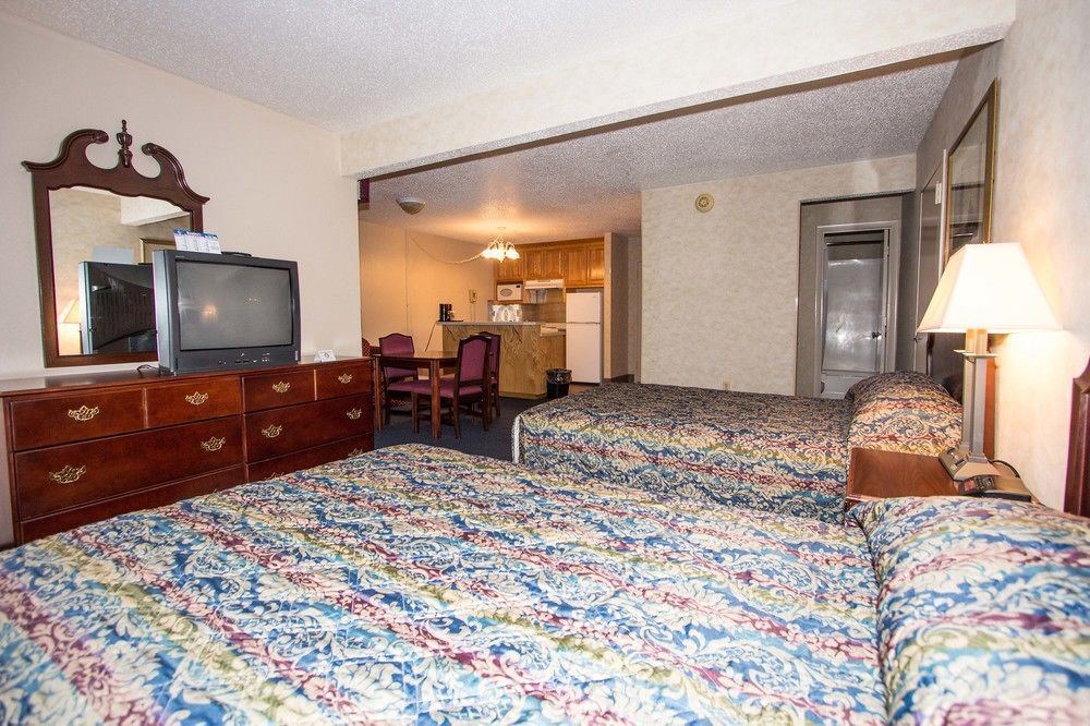 Red Roof Inn & Suites Newport News Exteriör bild